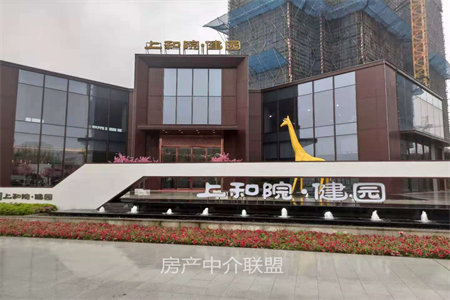 城东凤凰苑多层黄金楼层送车库飞机户型3室2厅